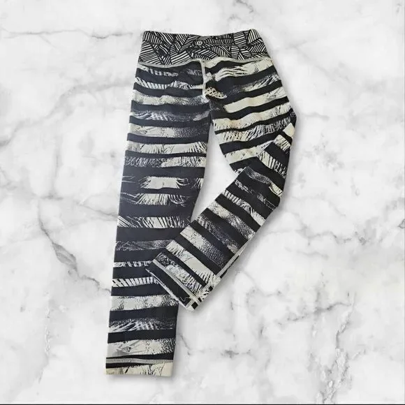 Lululemon Size 4 Stripe Leggings 20" - Picture 2 of 2